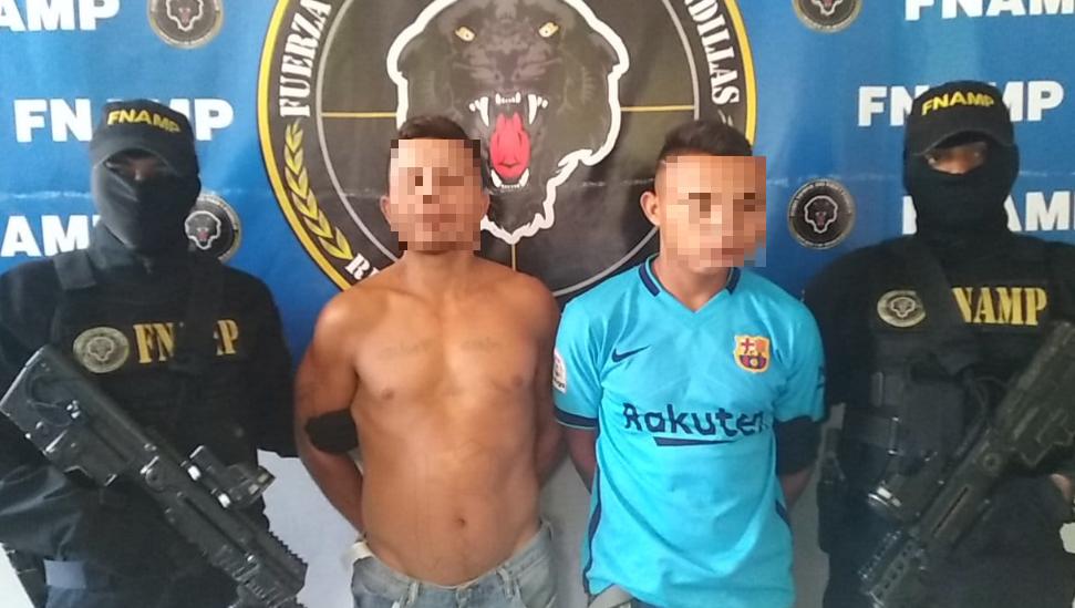 InformateHN's tweet photo. #NACIONALES Fuerza Nacional Antimaras captura a dos jóvenes en Santa Cruz de Yojoa supuestamente miembros de una banda delictiva. https://t.co/P0CA310lY1