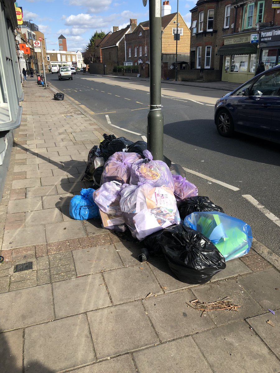 @daviddean Could we get some greenery to disguise this permanent tip? #kingstonroad @MertonTories @S_Hammond @VeoliaUK as no-one wants to clear it up. #MuckyMerton