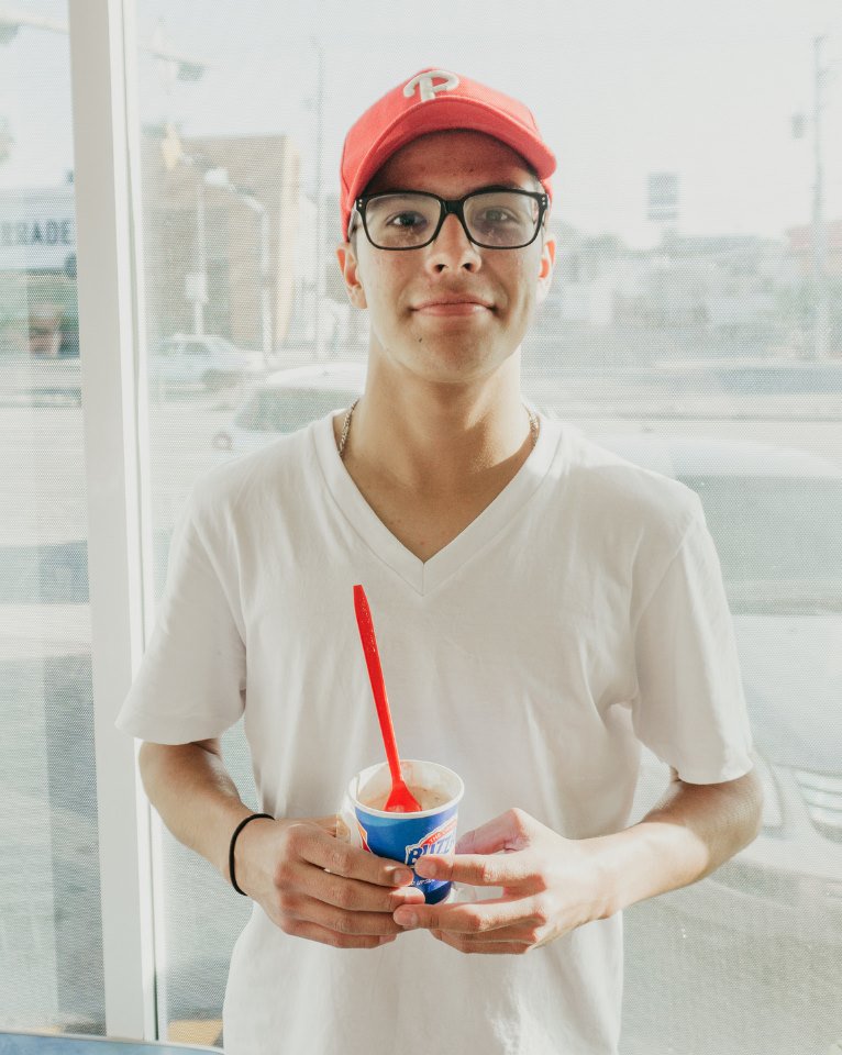 Con tu donación en Dairy Queen® para Un Paso a Tiempo y su campaña #DecisionesInteligentes, ayudas a cambiar las estadísticas concientizando a la sociedad sobre los peligros de manejar en estado de ebriedad.
¡Ayúdanos a transformar vidas!

#SoloParaServir Dairy Queen