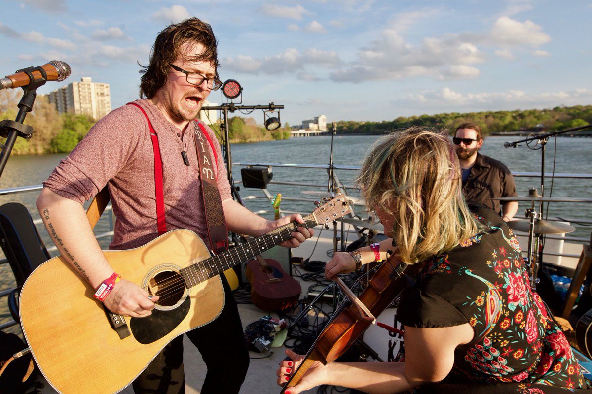 NewNashLive's tweet photo. upper-deck-austin-rocking-the-f-out #nashville #newnashvillelive #livemusic #supportlocalmusic #singer #songwriter https://t.co/OvhSlDJbu9