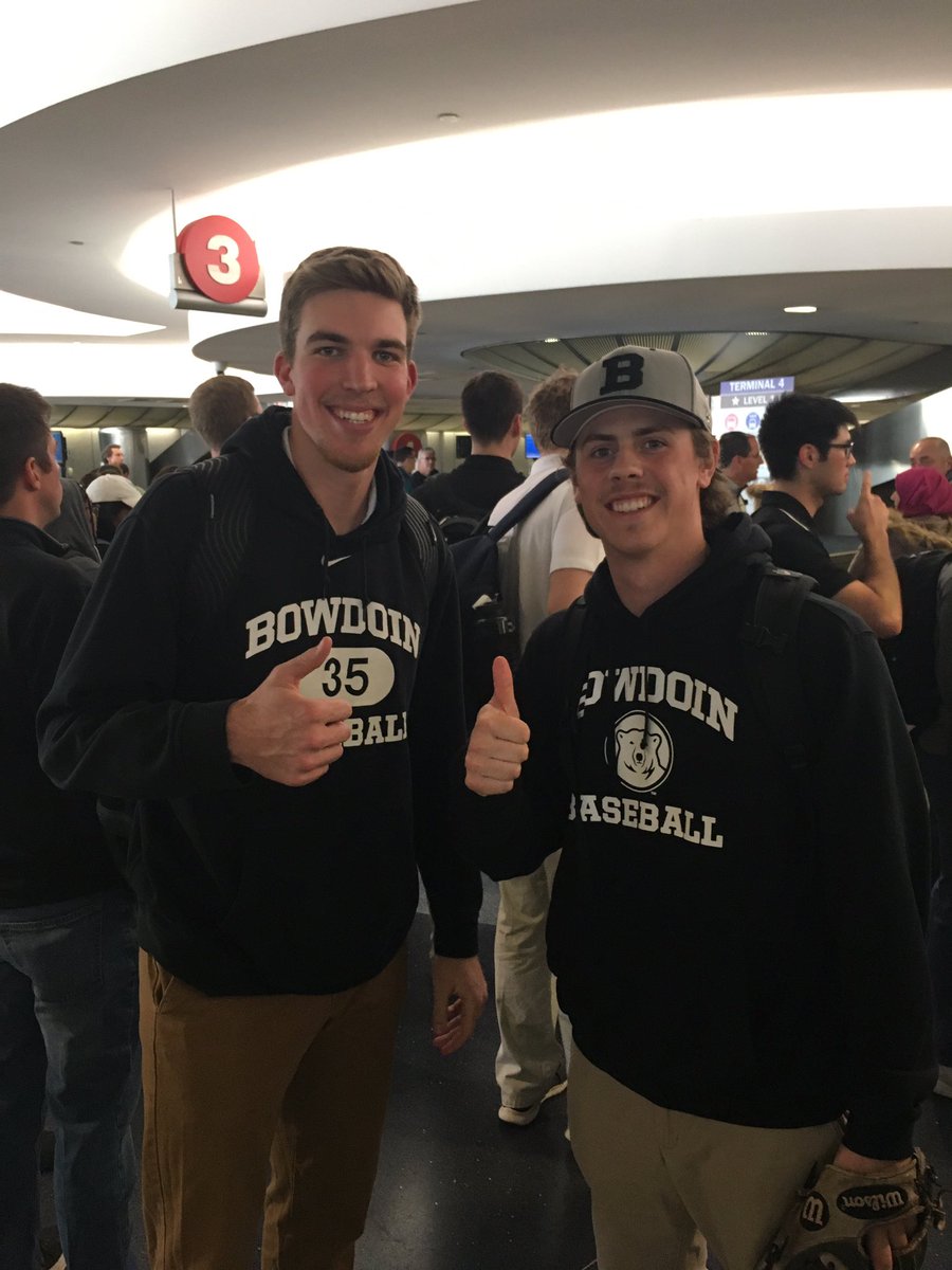 Juniors Pete Mansfield and Connor Lee are officially California dreamin’ as the Polar Bears have landed in LA! #skobears #gamedayinone #d3b