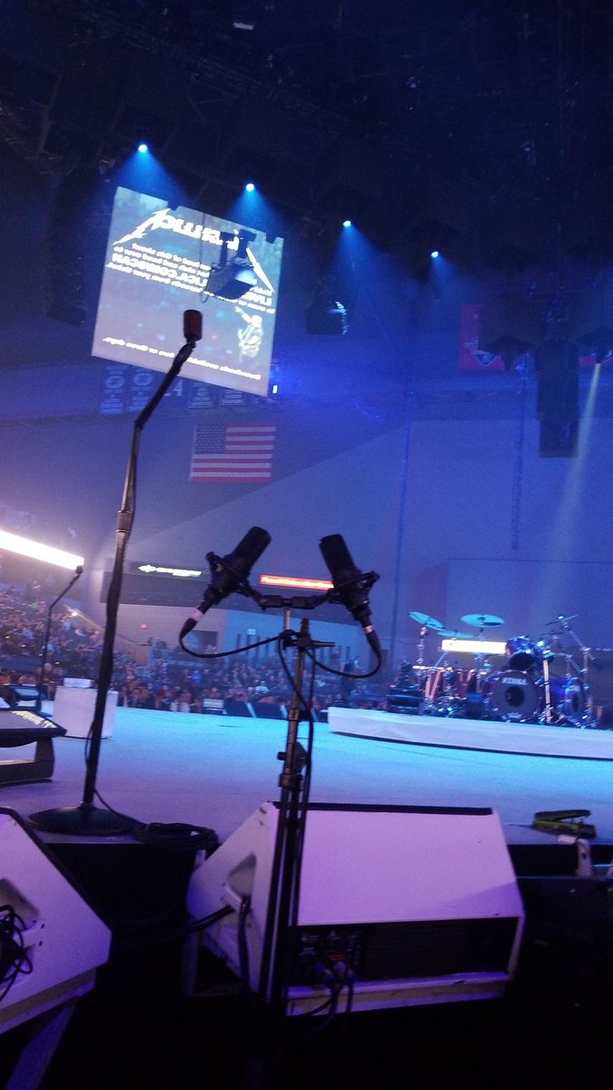 BabyNel3's tweet photo. About ready for #Metallica. https://t.co/X6PeMgEwJa