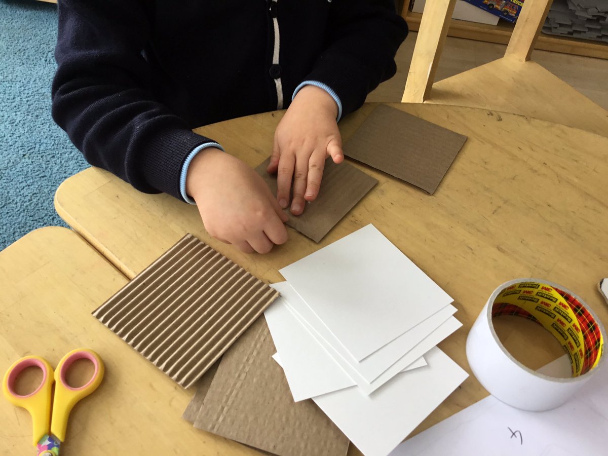 P_DeLuca2nd's tweet image. Step 2:Create. Making structures that will keep water cool in the sun. #kisj #fossscience