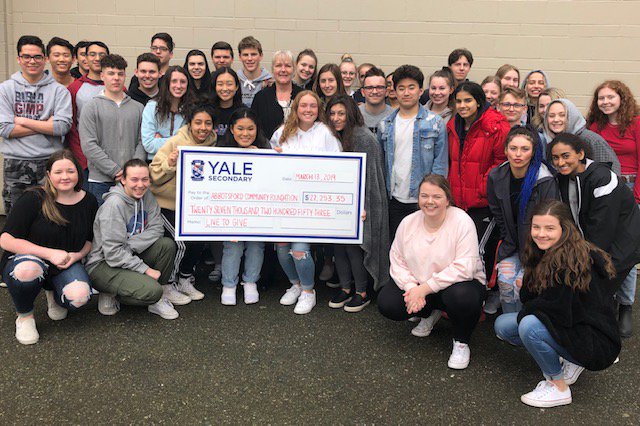 Yale raises $27,523 for the Abbotsford Community Foundation to create the Emily Haw Memorial Scholarship. Well done Yale!!! <a href="/YaleLions/">Yale Secondary</a> <a href="/JSarowa/">Jinder Sarowa</a> <a href="/AbbyNews/">Abbotsford News</a> <a href="/AbbotsfordSD/">Abbotsford Schools</a> @KevinGodden1 
Photo of our grade 12's with Wendy Neufeld from the ACF