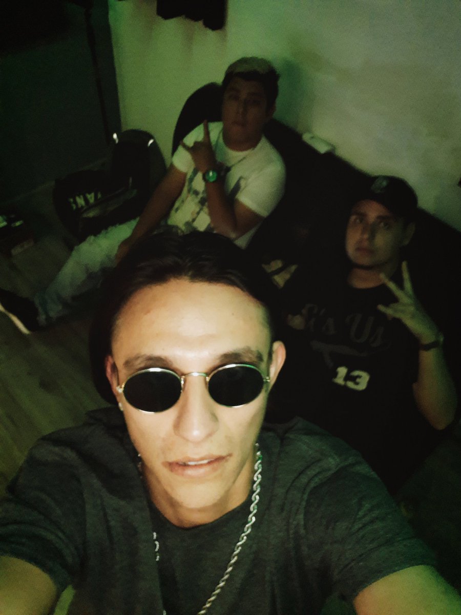 svspensxyfm's tweet photo. Ayer fui al estudio de @GsUsEnter420 a grabar "Madonna".👩👄
Un temazo feat @GueroSosaMx , @josekuervomx , @Netilico , #DockerEDM , @ZepgoM
#Rap #Trap #HipHop #Music #Svspensxyfm #Gsusentertainment https://t.co/LePHKXHRfT