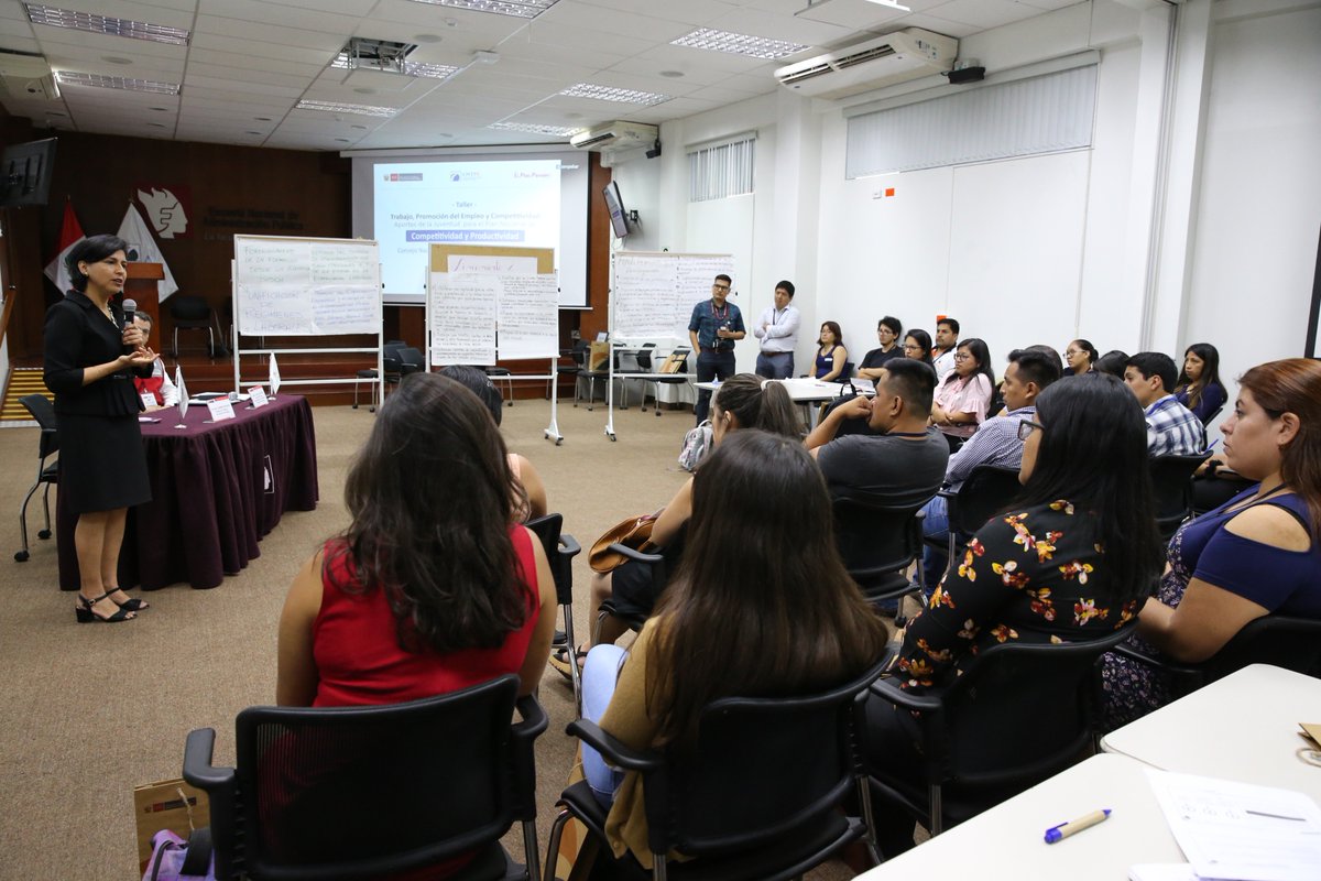 MTPE_Peru's tweet image. Escuchando a los jóvenes. Ministra Sylvia Cáceres se reunió con representantes de universidades y de Red de Empresarios y Emprendedores para conocer sus preocupaciones y propuestas para elaboración del Plan Nacional de Competitividad y Productividad 
#PNCP #GenerandoConsensos
