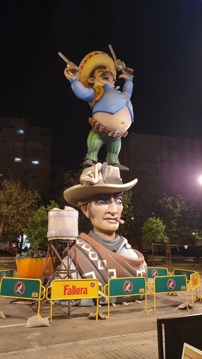 CesarVery's tweet image. Acostarte emocionado tras la plantà de mi @fallaemiliobaro La de veces que la ves en el taller e imaginas cómo quedará plantada. Pues ha superado con creces todas las expectativas.¡¡FALLÓN, FALLÓN!! ¡ENHORABUENA @EnriqueMarcoGo2 y Jose A.! ♥️ #Falles  #fallas #baró2019 #Plantà19