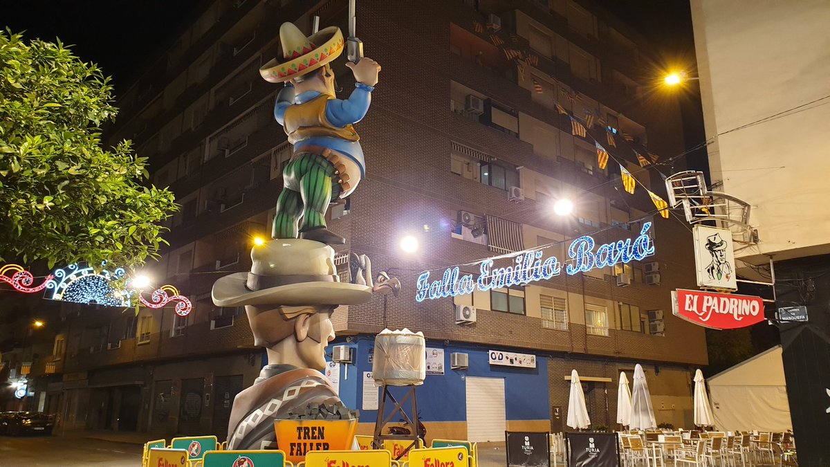 CesarVery's tweet image. Acostarte emocionado tras la plantà de mi @fallaemiliobaro La de veces que la ves en el taller e imaginas cómo quedará plantada. Pues ha superado con creces todas las expectativas.¡¡FALLÓN, FALLÓN!! ¡ENHORABUENA @EnriqueMarcoGo2 y Jose A.! ♥️ #Falles  #fallas #baró2019 #Plantà19