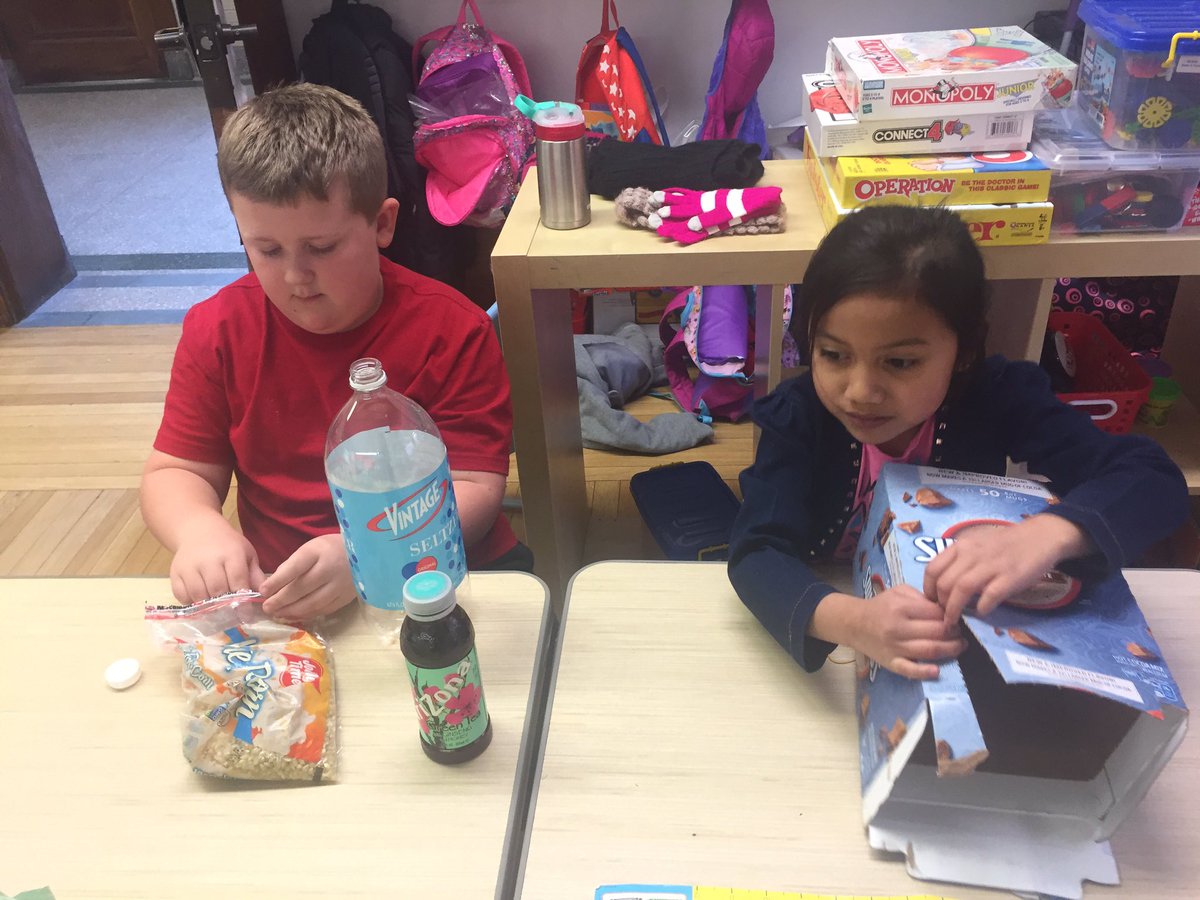 mrsclark1225's tweet image. Curious about the form and function of a “Drumtar” or “Shaker Purse”? Look no further than the First Grade Sound Lab! Students planned and created special sound makers using their knowledge of pitch and vibration! 🎼🥁🎸🎻🎷🎺 ##SPSmind #inquirers #thinkers #risktakers