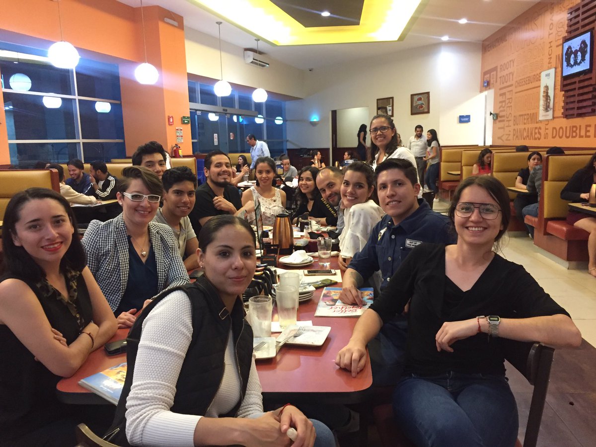 ROTARACT_ZLV's tweet photo. Dia 2 
El dia de ayer tuvimos una sesión diferente donde compartimos con invitados nuestras actividades y proyectos  #SesionesqueInspiran #SMRMexico2019 #RotaractWorldWeek #Rotaract #Rotaract51 https://t.co/yuOrI27iy4