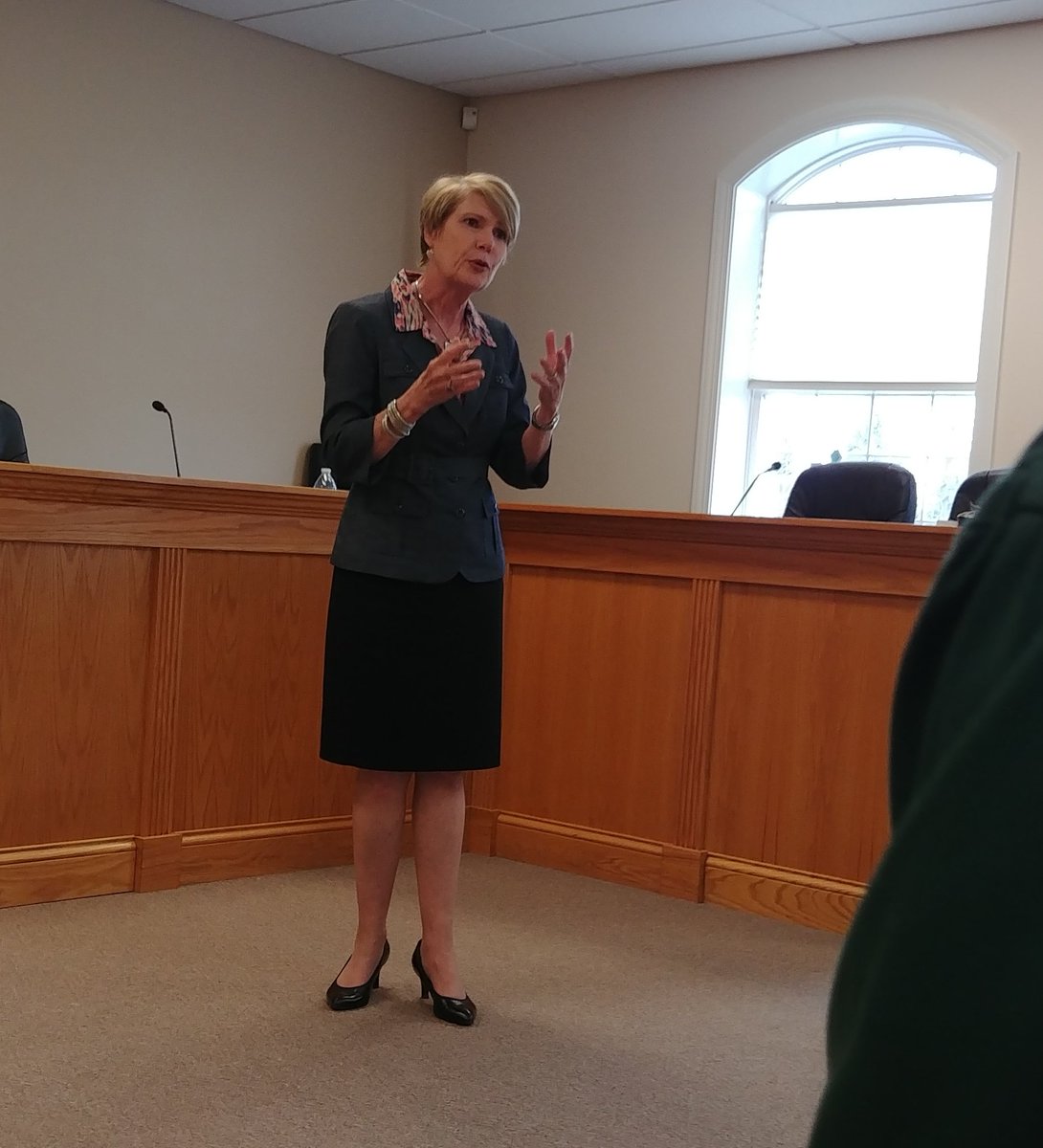 tracyemrick's tweet photo. Meet n greet with @OhioDorothy @OhioDeptofAg new Director today. #OhioAgWeek https://t.co/m3YrfqmTv6
