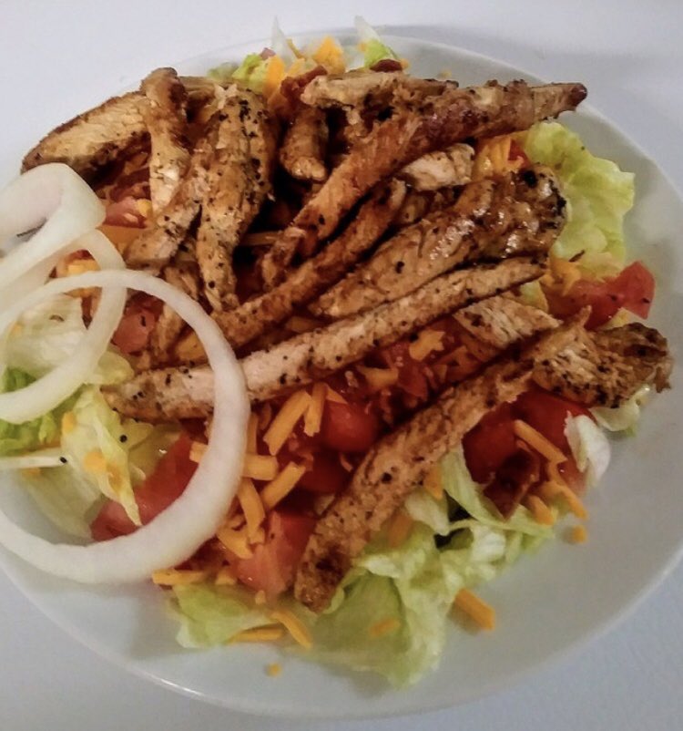 RestaurantKy's tweet image. Who loves a grill chicken salad 🥗  RT for a chance to win!  
#lighthouse#sulphurwellky