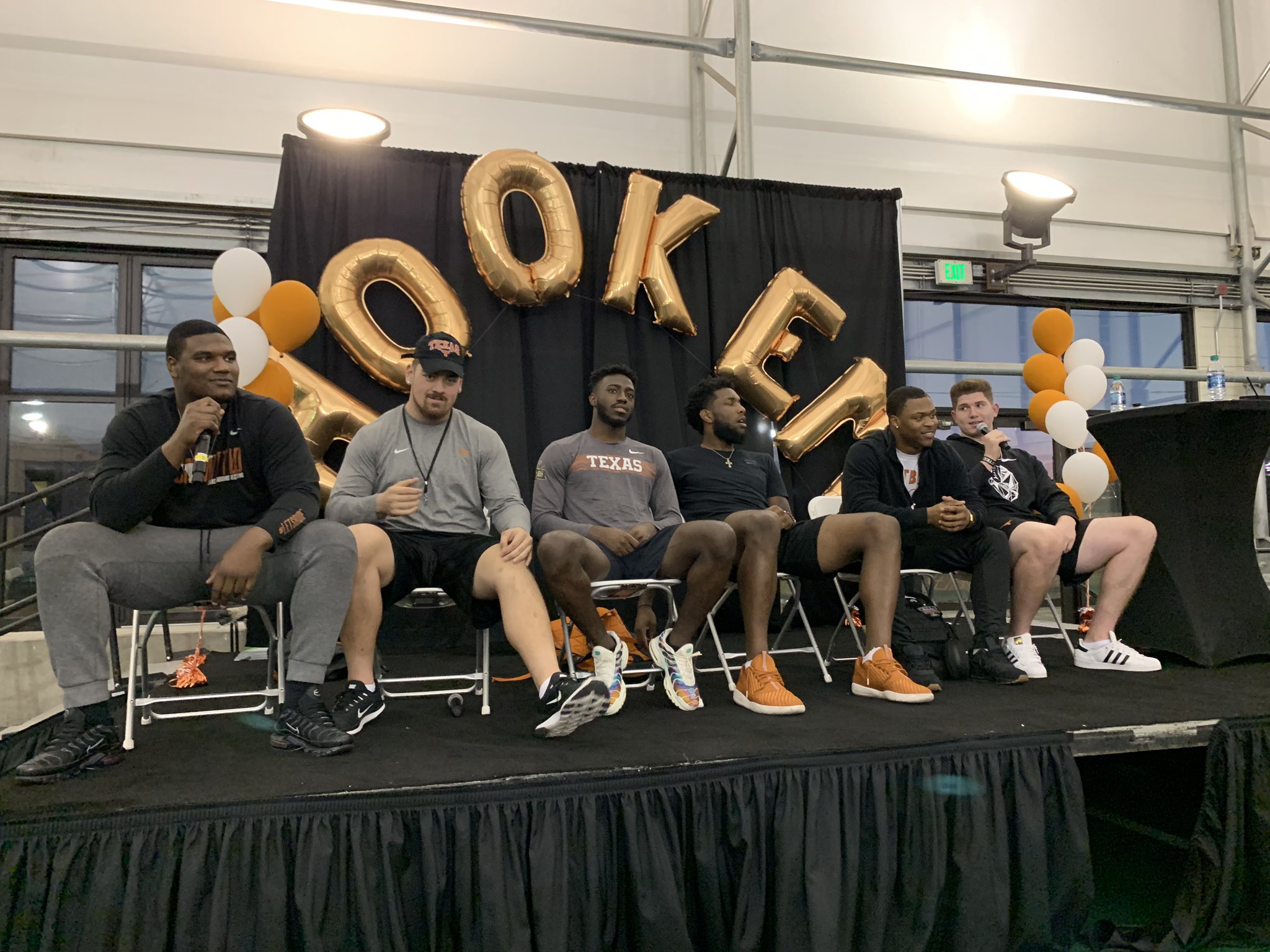 D1lLSAWXgAA-qFA.jpg?format=jpg&name=orig