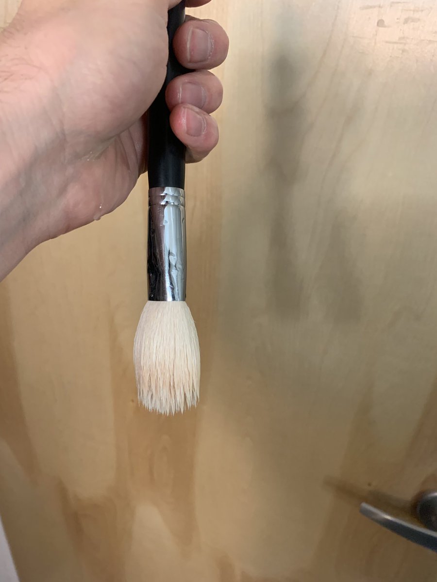 Nick_LGrant's tweet photo. Some of y’all let your make brushes dry like this (1) instead of this (2) and think something is wrong with the brush 🧐 no, it’s you. https://t.co/6yzGV7x23s