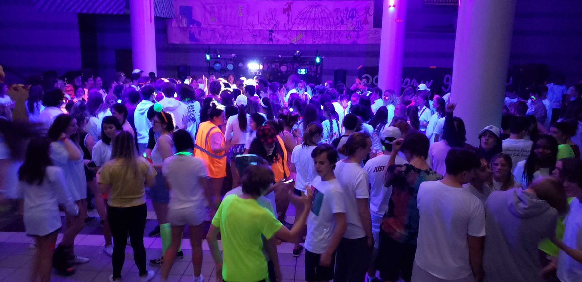 EMHSgoppel's tweet photo. Black Light Techno Dance 🐔@delfebe 🐓 which is preferable? https://t.co/2FkiURrnzS #SwineWeek https://t.co/EsHVWUtTh7