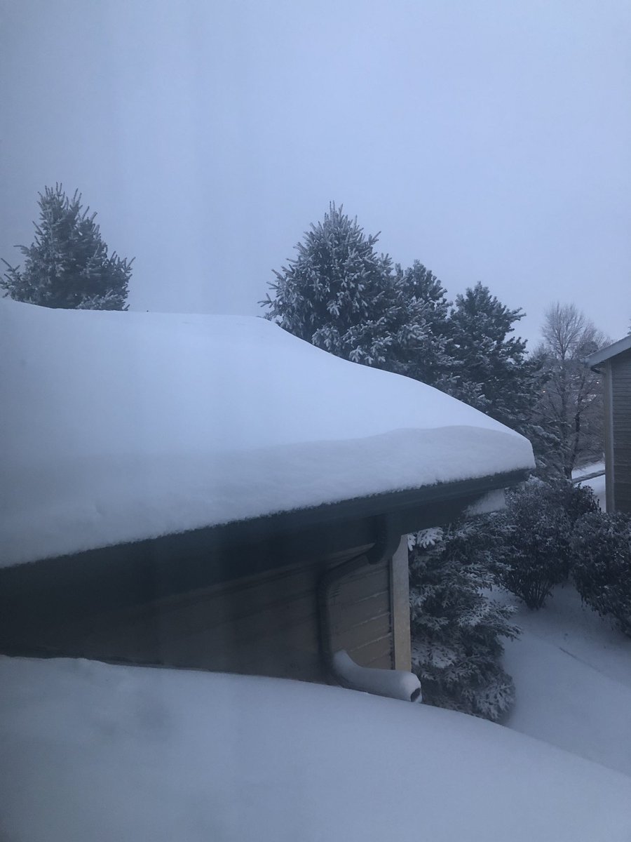 Justimajenn's tweet photo. Thankfully I survived the #BombCyclone and didn’t lose power like many others! That’s gotta be at least a foot of snow! 😲🥶🤦🏻‍♀️ #ColoradoBlizzard #WhereIsSpring https://t.co/oYQpjJDPkL