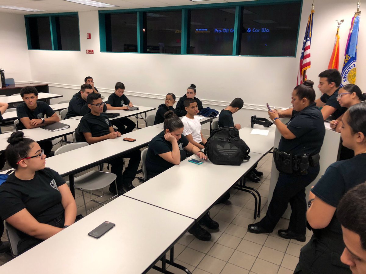 AlbertGuerraMPD's tweet image. It never ceases to amaze me of what a great group of young adults we have in our Police Explore program. The future @MiamiPD is so solid!  @mpdpoliceexplo1 post 122 is ready for competition  @CityofMiami