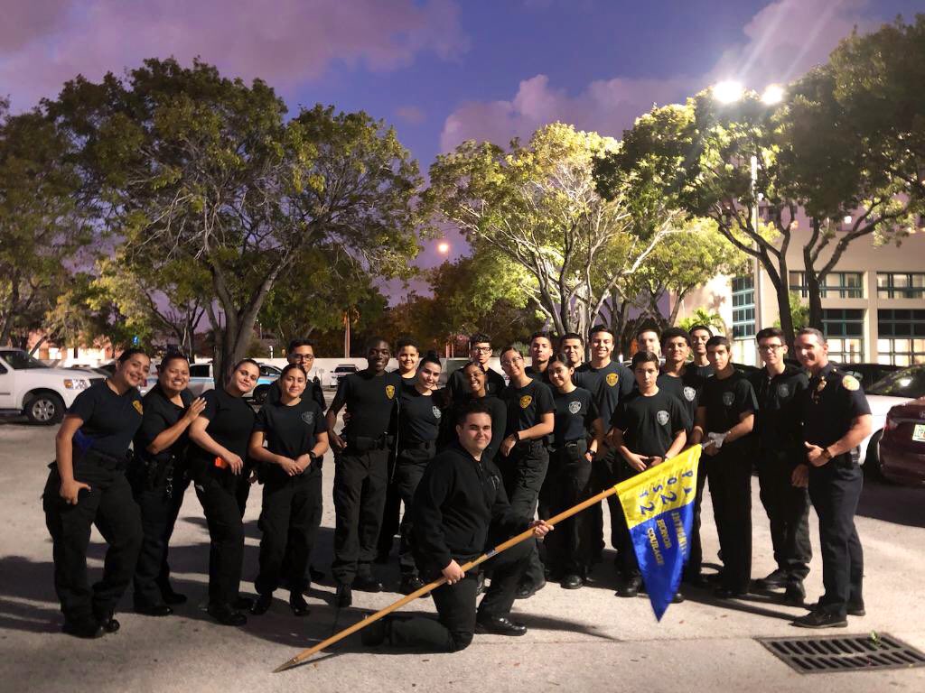 AlbertGuerraMPD's tweet image. It never ceases to amaze me of what a great group of young adults we have in our Police Explore program. The future @MiamiPD is so solid!  @mpdpoliceexplo1 post 122 is ready for competition  @CityofMiami