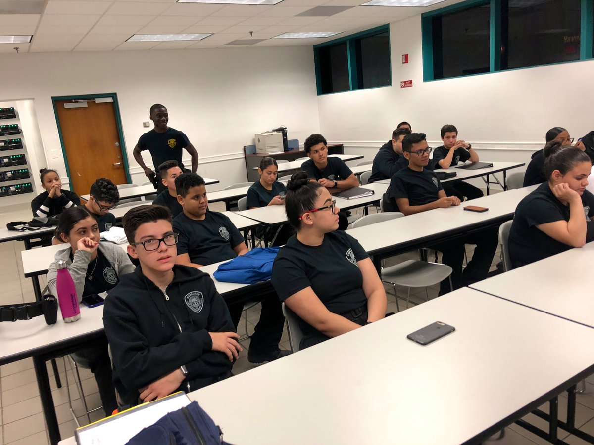 AlbertGuerraMPD's tweet image. It never ceases to amaze me of what a great group of young adults we have in our Police Explore program. The future @MiamiPD is so solid!  @mpdpoliceexplo1 post 122 is ready for competition  @CityofMiami