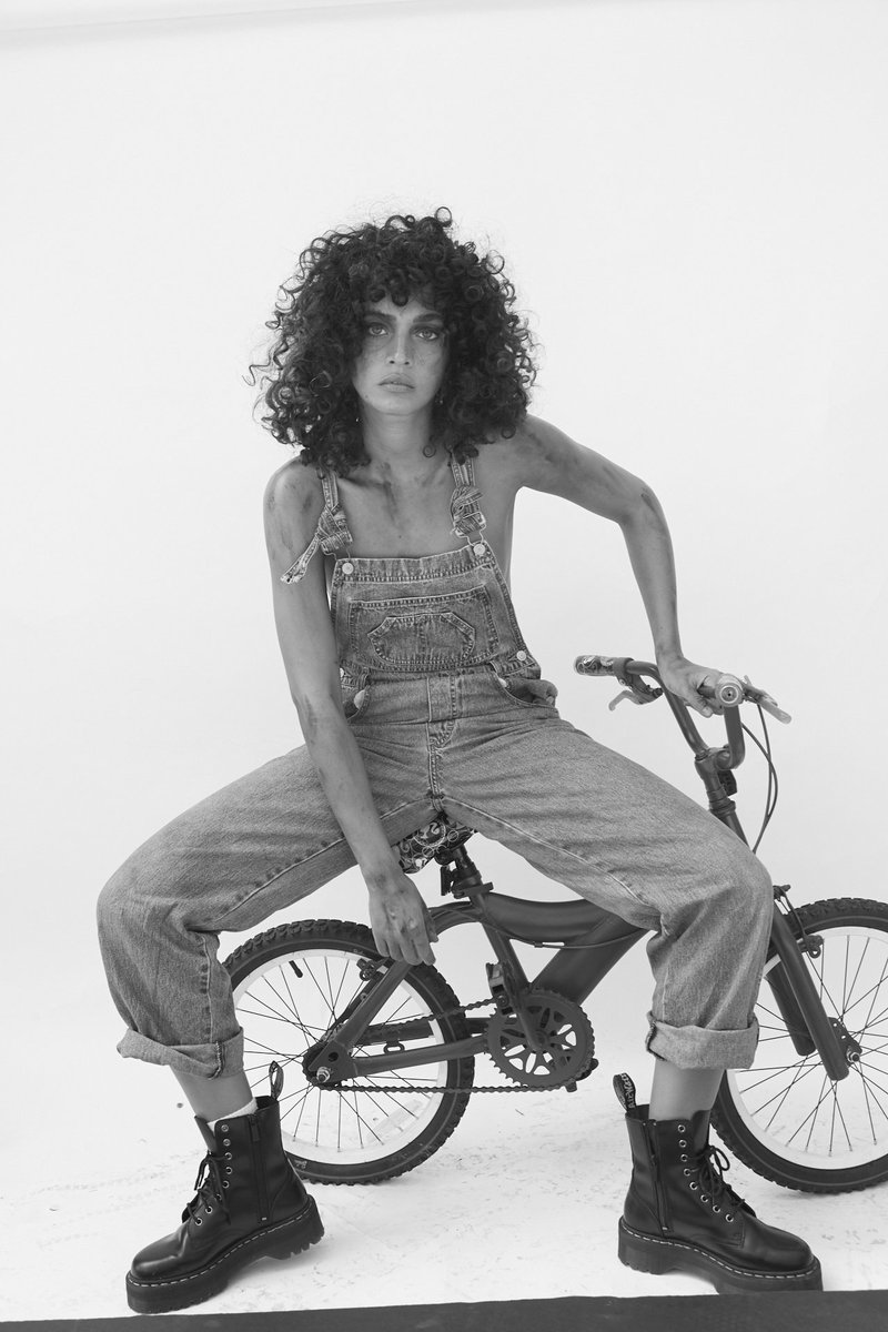 Fredericpinet's tweet photo. getting my bikes fixed !! Best shoot day 
thank you,😘 @EdenFines  makeup @danielagonzlan https://t.co/DaOFRWRgbJ