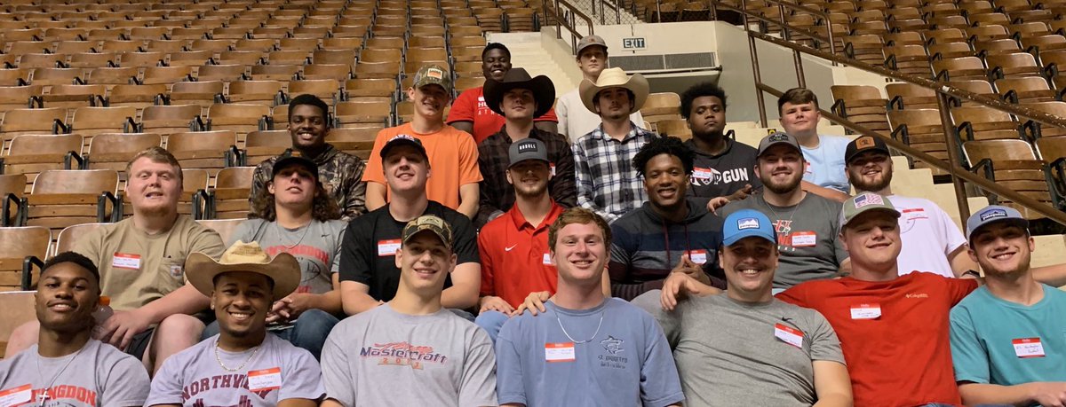 HawksFootball's tweet image. Miracle Rodeo tonight!  Thanks to all these Hawks that volunteered to make it a special night for a bunch of kids!
#Hawkem