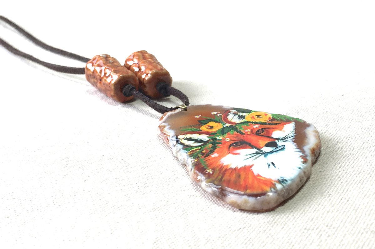 Painted Geode Fox Necklace, etsy.me/2W3yC5P #foxnecklace #foxjewelry #foxlover #foxlove #foxlovergift #giftforfoxlover #bohochicstyle #bohochic #bohojewelry #festivalnecklace #hippiejewelry #etsyspecialt #integritytt #etsymntt #epiconetsy #handmadejewelry