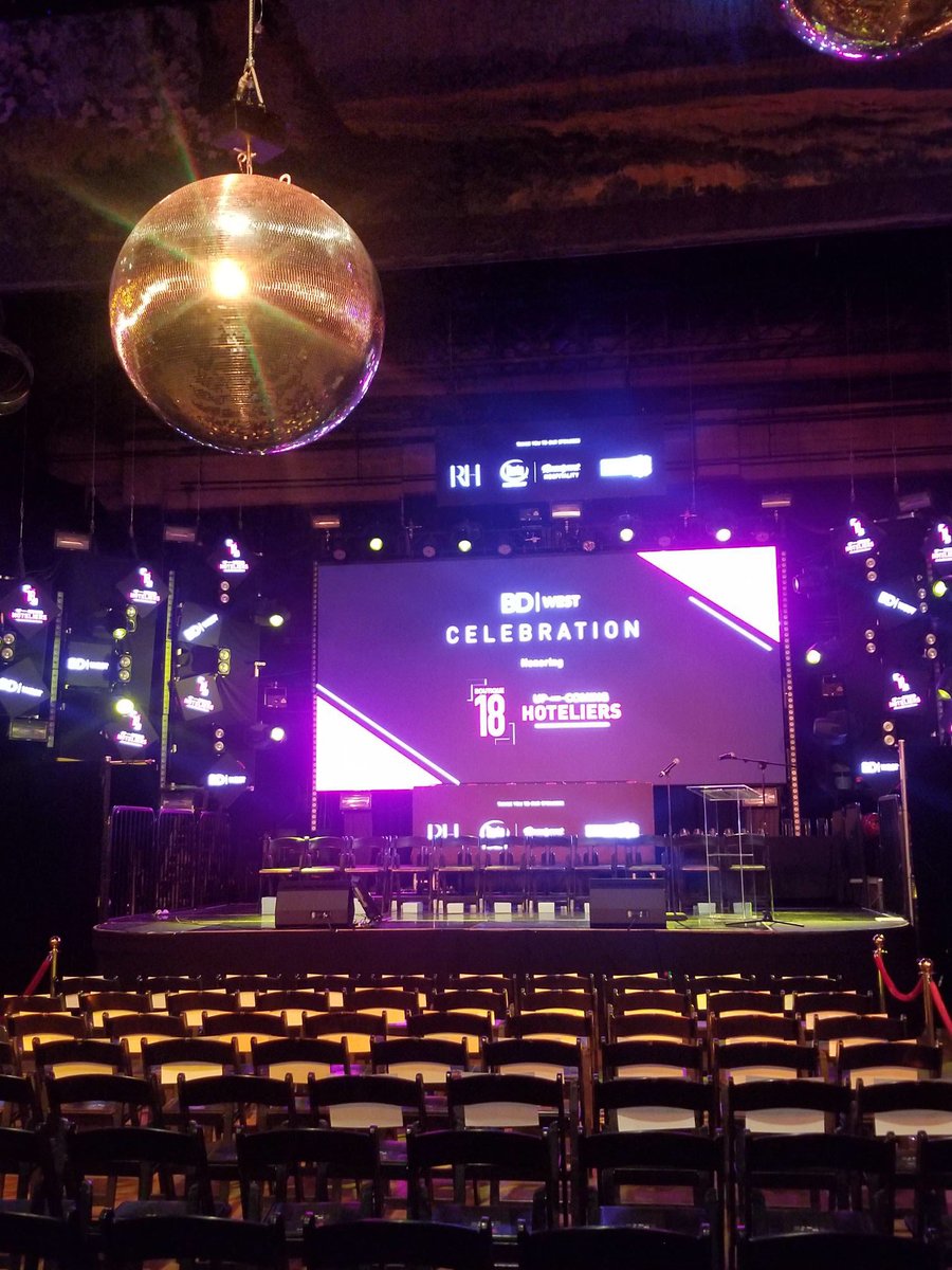 BoutiqueDesign's tweet photo. Getting ready to honor the #boutique18 and #hoteliers at the #globetheater, ⁦.⁦@BDwestfair⁩ #superstar #startrekkers #groundbreaking #designer https://t.co/BKiIhlESJE