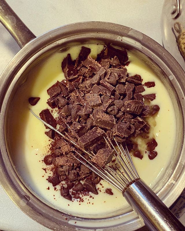 beccalikesrocks's tweet photo. Prepping for #piday tomorrow! Winning 6th grade hearts through tummies! #chocolatepie #smorespie #meltingchocolateissosatisfying #3point14 #314 #pirsquared #pieday https://t.co/SU7oBu7QVh