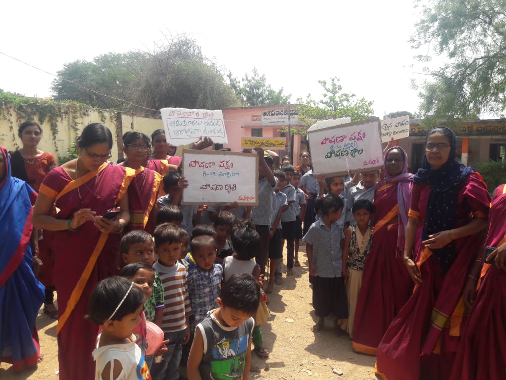WCDAdilabad's tweet photo. School , AWC Children and ICDS functionaries organising Poshana rally in #Mannur to spread importance of nutrition in the community
#StopMalnutritionTelangana
#PoshanaPaksham
@MinistryWCD
@WCDTelangana
@viziendira_ias
@SPreraks
#PoshanAbhiyaan https://t.co/ADf5lUNHjq