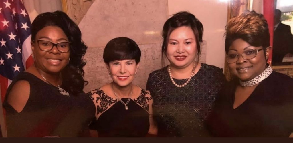 TyMurphy19's tweet photo. @PhilippeReines @DiamondandSilk Silk definitely gets custody of the #SpaLady ! https://t.co/TQjDqAXwhI