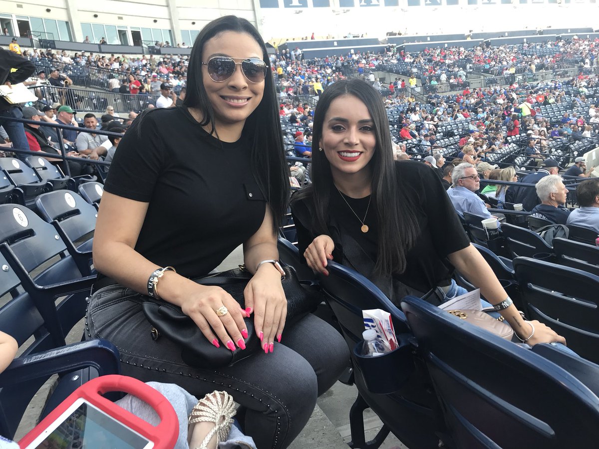 Nancyarreola11's tweet photo. Con mis bellas amigas 💕⚾️🌴.  #Yankees #SpringTraining https://t.co/zy7Y5cAxpt