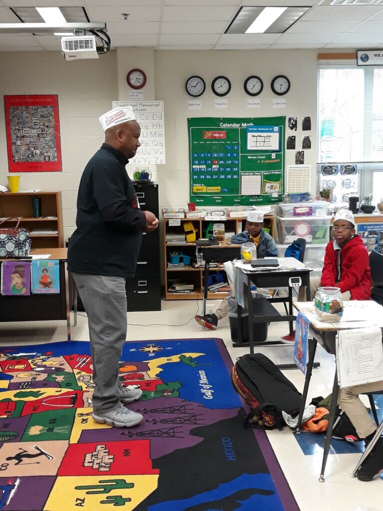 BhendersonJLIA's tweet photo. Understanding the importance of “Believing in Yourself” Sharing some words of WISDOM (and some Krispy Kreme donuts) with our youth!   #payingitforward  #believinginouryouth  #touchingthefuture  #understandingmypurpose https://t.co/nJm64mbFTK