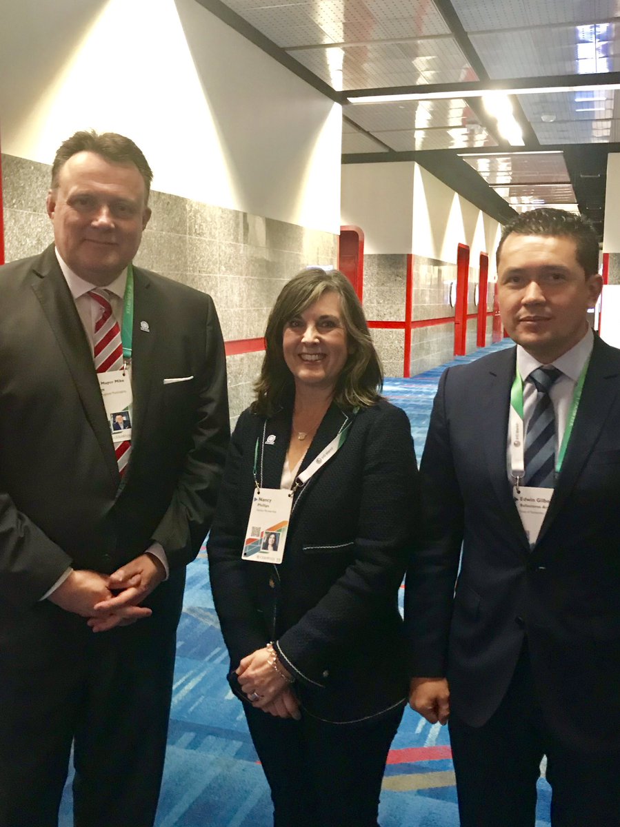 Energy_Cities's tweet photo. Colombian Congressman @EdwBallesteros learning about @Energy_Cities at @Ceraweek in Houston. Colombian Capital of energy @alcaldiabaq proud to be member #Ceraweek19 https://t.co/XHU4CWbk4t