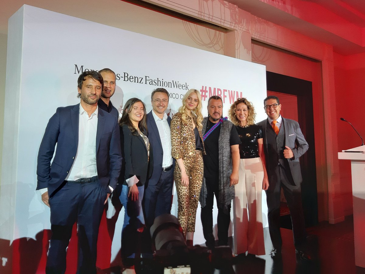 SZone13's tweet photo. Conferencia de prensa del #MBFWMx #OI19 con la presencia de @fashionweekmx @MercedesBenzMx, #FSMexico y los diseñadores que formarán parte de la temporada. #marianazaragoza https://t.co/mG7RUr7gqK