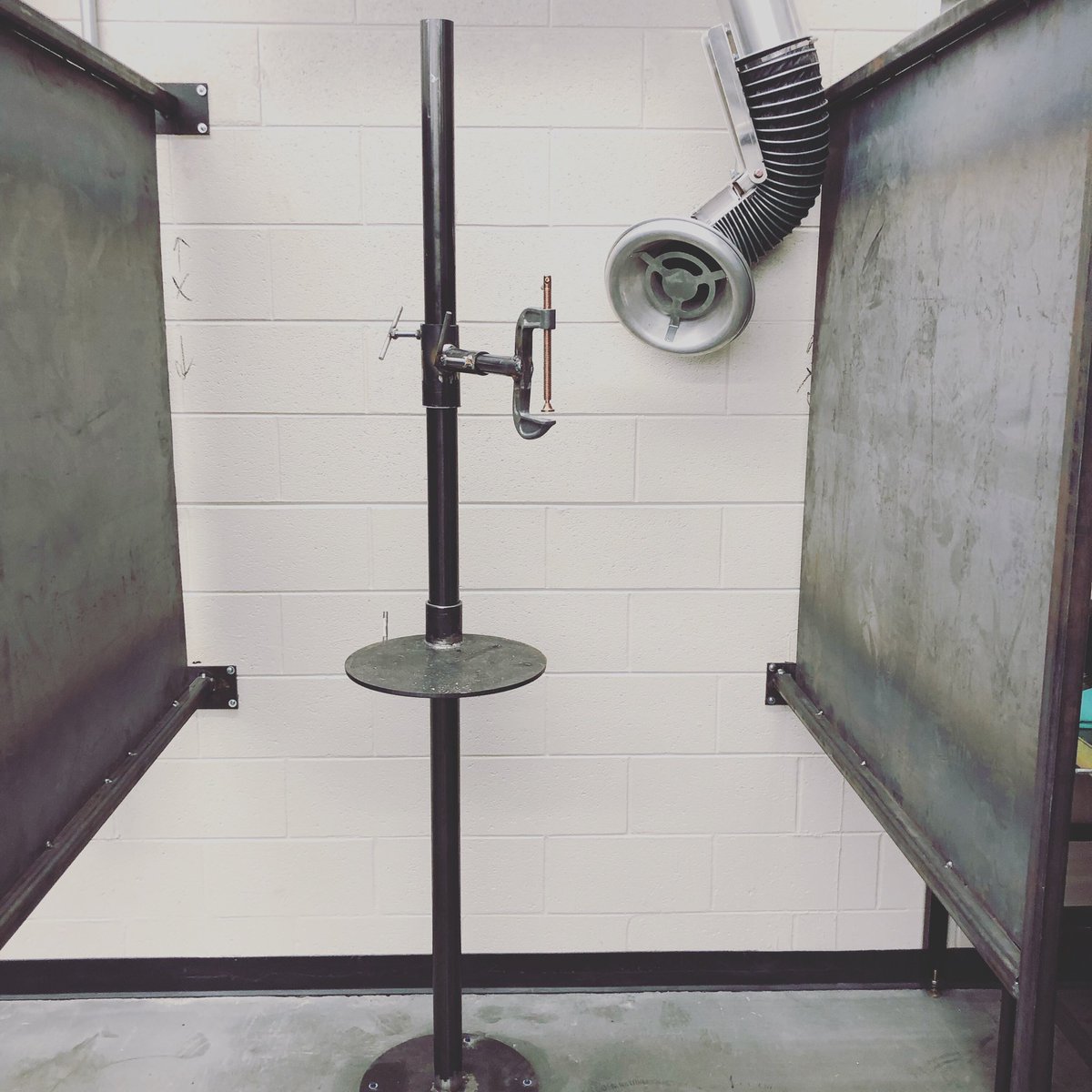 BluffWelding's tweet photo. New welding stand..now 9 more to go https://t.co/3oaPwuhoOS
