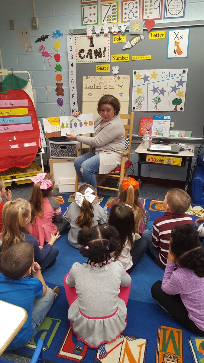 KellyRedford2's tweet photo. Special guest reader today!! #iamcucps #ccesdukes https://t.co/6g5PN5oD7D