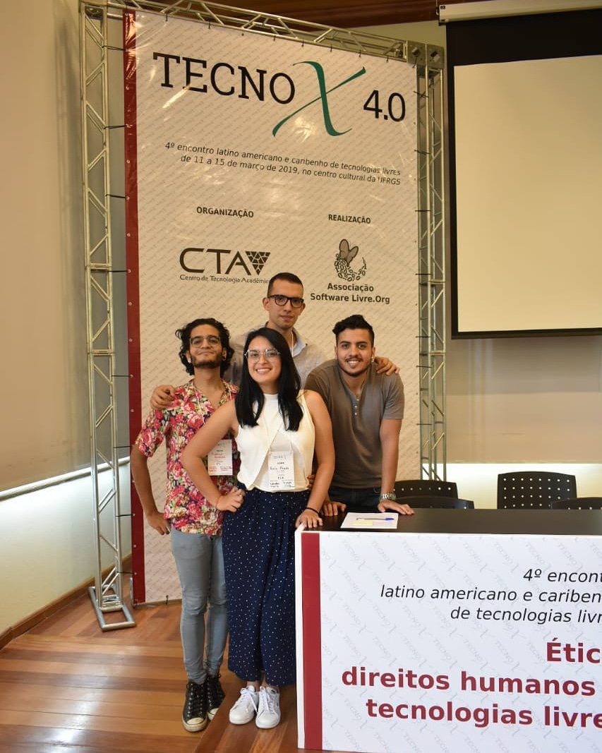 scirepopuli's tweet photo. Ya llegó nuestro equipo, estamos presentes en el evento #TecnoX y en este día continuamos desarrollando las desconferencias relacionadas a las tecnologías libres. Mañana presentaremos nuestro proyecto, estamos muy emocionados!!! 😁😍🥰 #brasil #opensource #ciencia #amigos https://t.co/pZF7AW1yNd