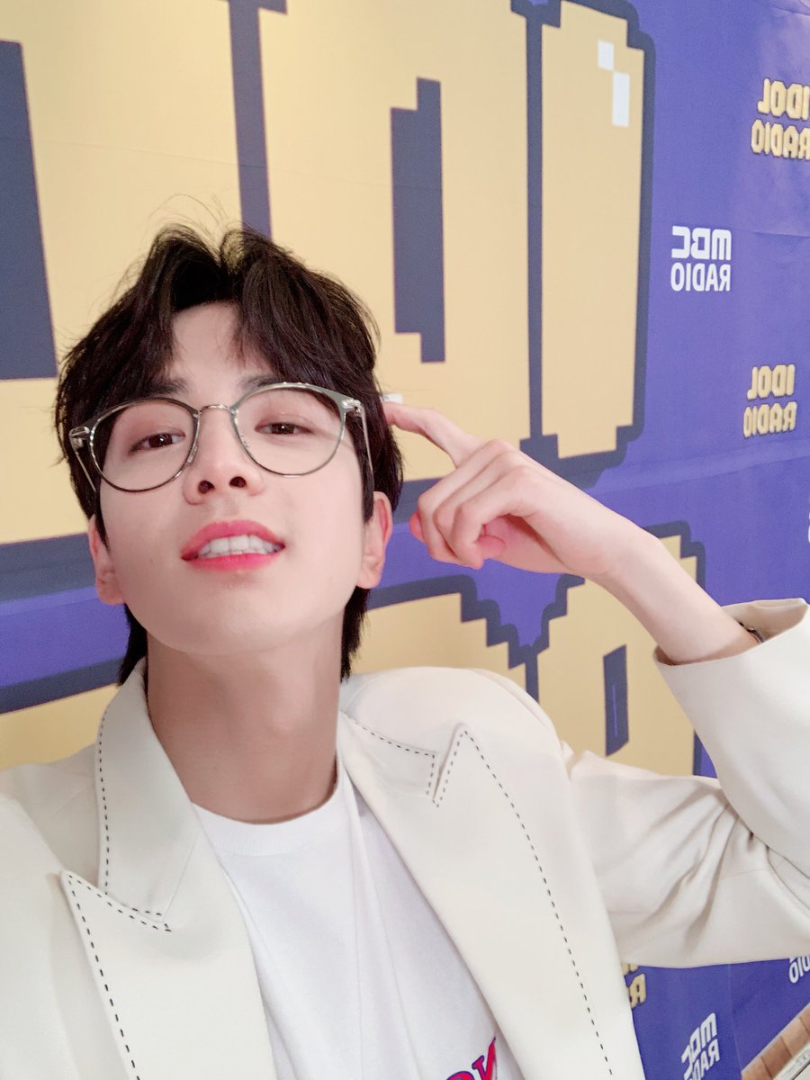 WE_THE_BOYZ's tweet photo. (영훈) 아이돌 라디오 짱짱!!!
빈아 기다릴게 !! 에릭이도 어제 멋있었다!!! 일훈이형 항상 감사합니다 ㅎㅎ 
항상 응원해 주시는 팬분들 감사해요!! https://t.co/ezQI3wKvgg