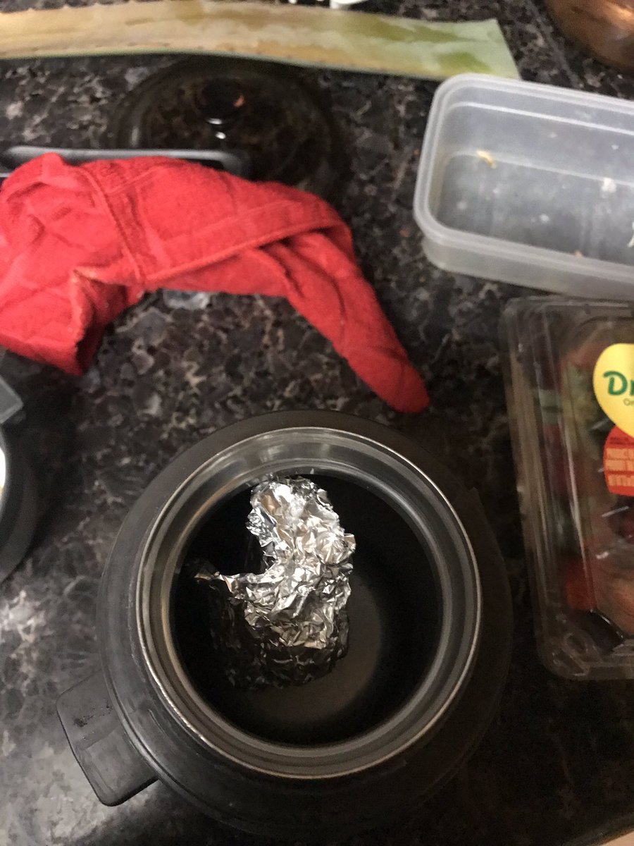 lez0nya's tweet photo. Why does my dad use this nice ass thermos TO KEEP HIS BURRITOS WARM https://t.co/rB5W4j5MnN