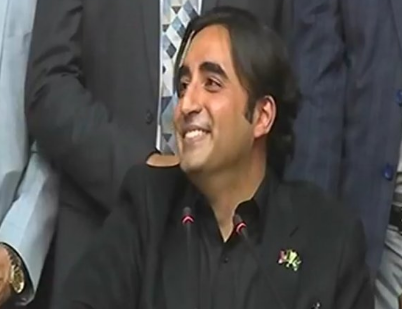 RidaCh_Mux's tweet photo. تیں تو گیا بلو 😁 

میرے دادا بھٹو صاحب ایوب خان کو ڈیڈی کہتے تھے

@BBhuttoZardari 
#PakistaniPolitics on #SurgicalStrike https://t.co/fcnaSfWTH6