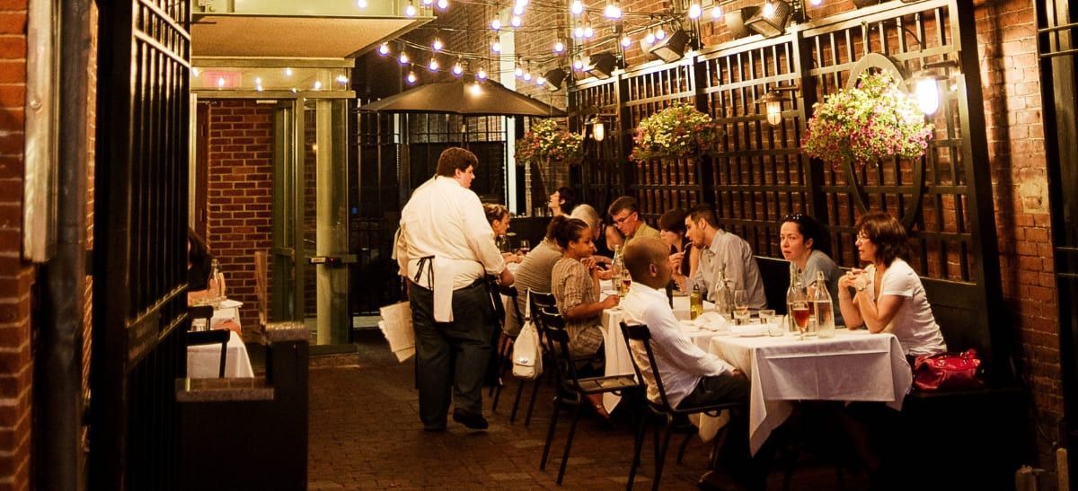 Check out these affordable #bars if you looking for a not so fancy #booze experience.
Budget-Friendly Bars In #Boston 
<a href="/CambCommon/">Cambridge Common</a> #GreenStreetGrill #drinkfortpoint <a href="/thebaldwinbar/">The Baldwin Bar</a> <a href="/jmCurleyBar/">jm Curley</a> <a href="/backbarunion/">backbar</a> <a href="/RussellHouseTav/">Russell House Tavern</a> @HighlandKitchen <a href="/DaddyJonesBar/">Daddy Jones Bar</a>
buff.ly/2Hg9fu1