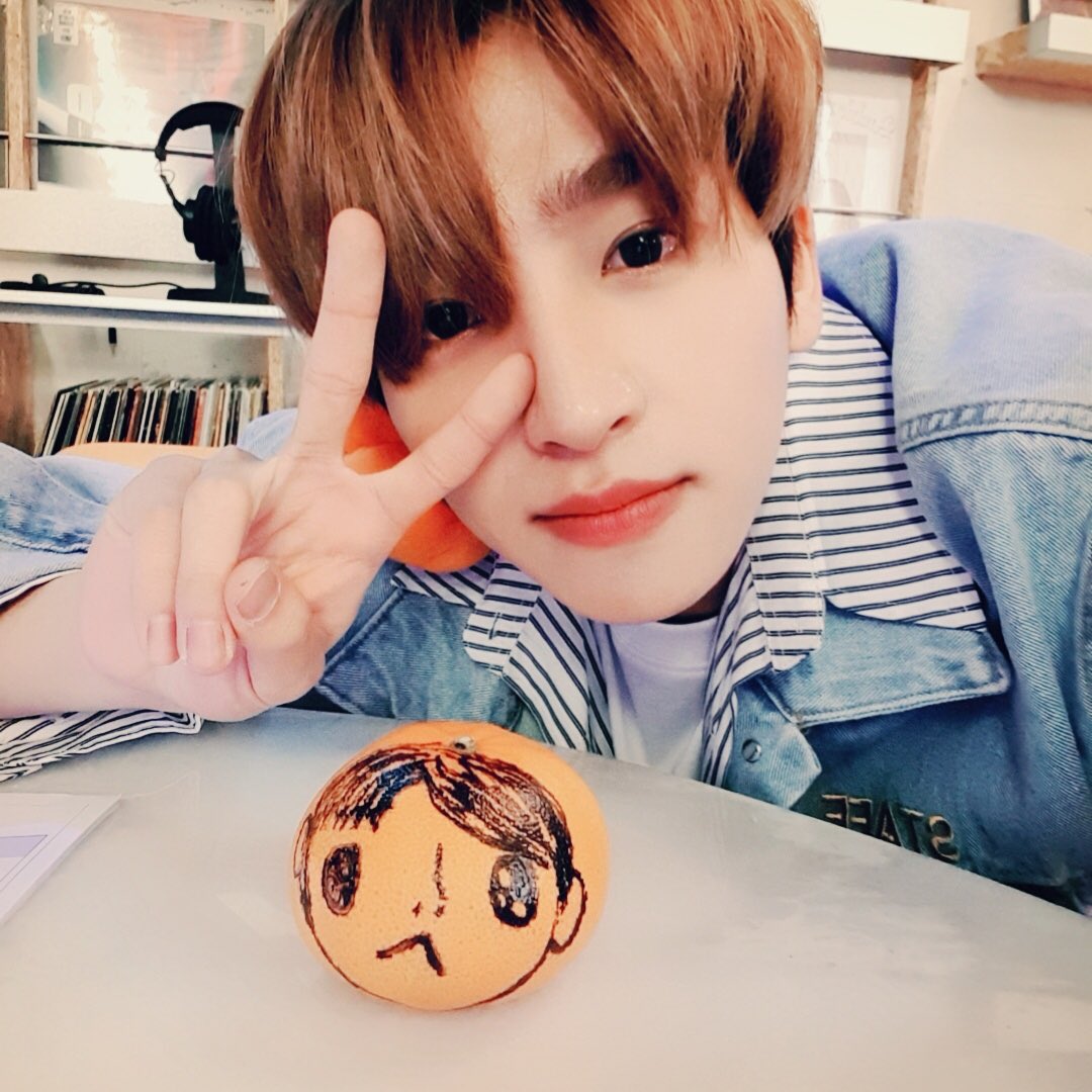 WE_THE_BOYZ's tweet photo. [상연] 더비~ 저는 사탕대신 상큼한 귤을 드릴게욥! #상갤 #상귤 https://t.co/8jIejK5Mod