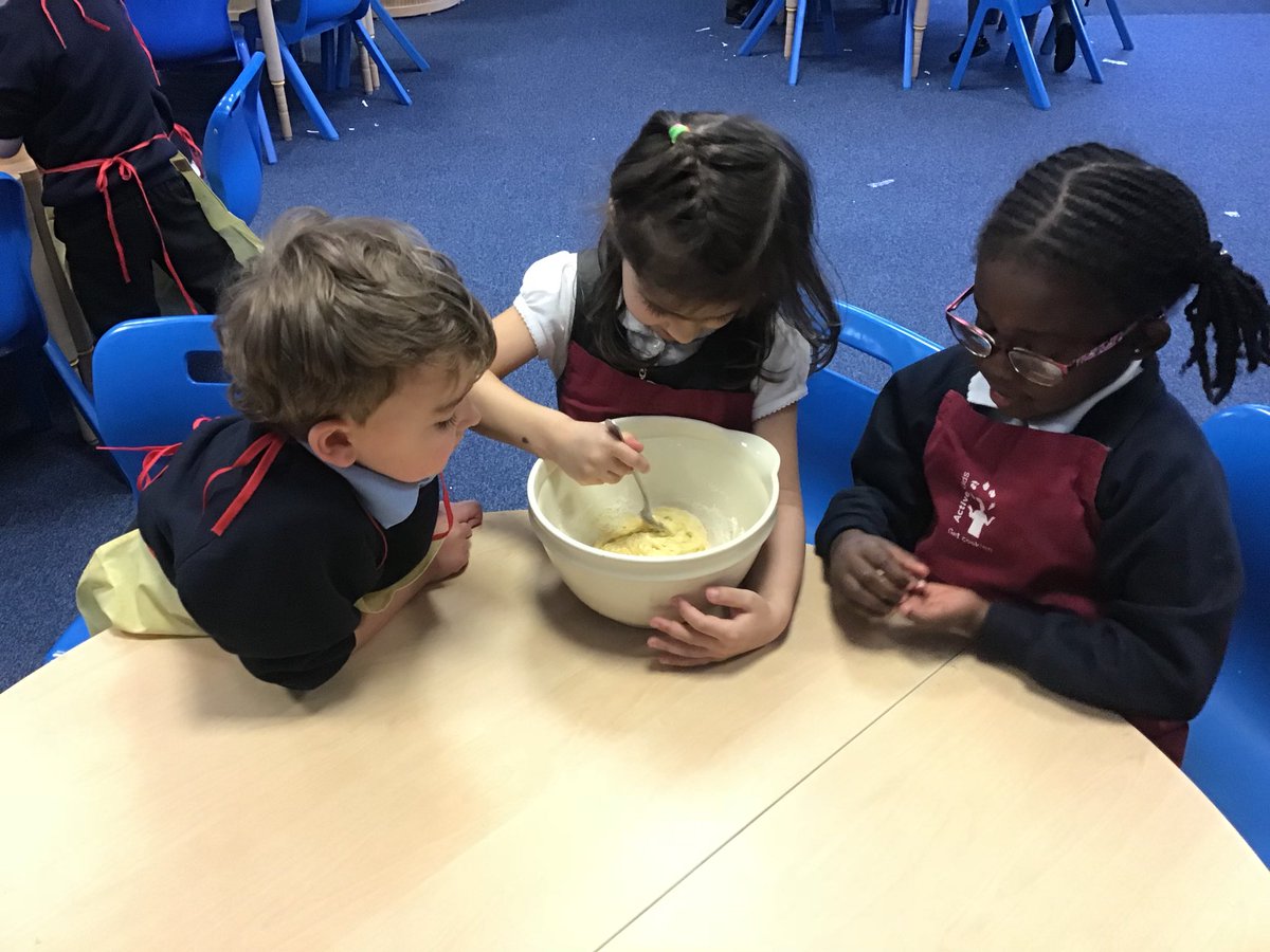 RecBellfieldi's tweet photo. Reception had a great time at cooking club yesterday
We made cupcakes and iced some biscuits 
They were yummy 😋 https://t.co/AJHt8fgkmp