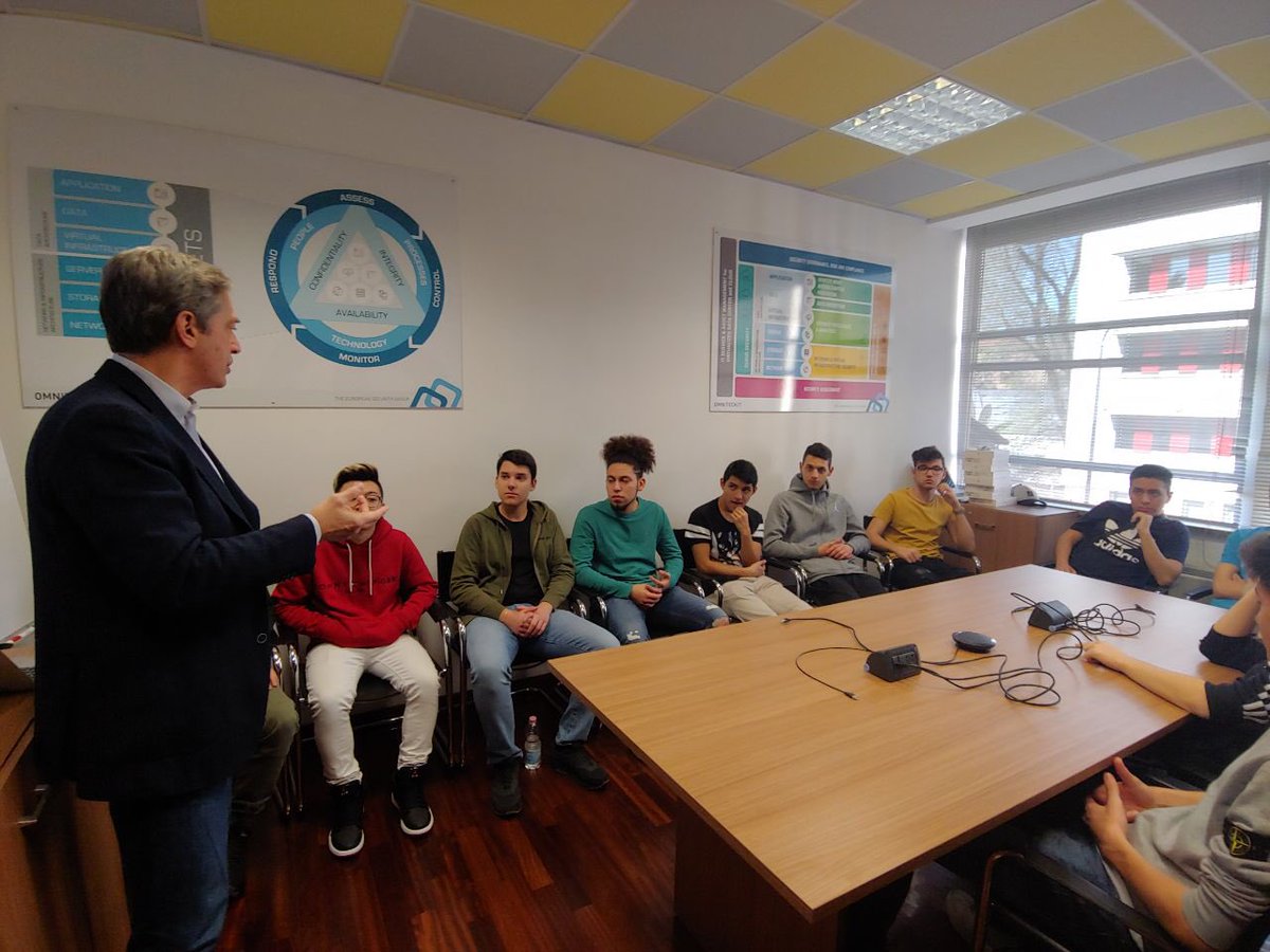 CelaniSilvia's tweet image. #MilanoDigitalWeek @omnitechit gli studenti protagonisti per l’apprendimento delle #competenzedigitali . Parliamo di #iot di #security e #IntelligenzaArtificiale @MaurizioMilazzo @Nicotra62