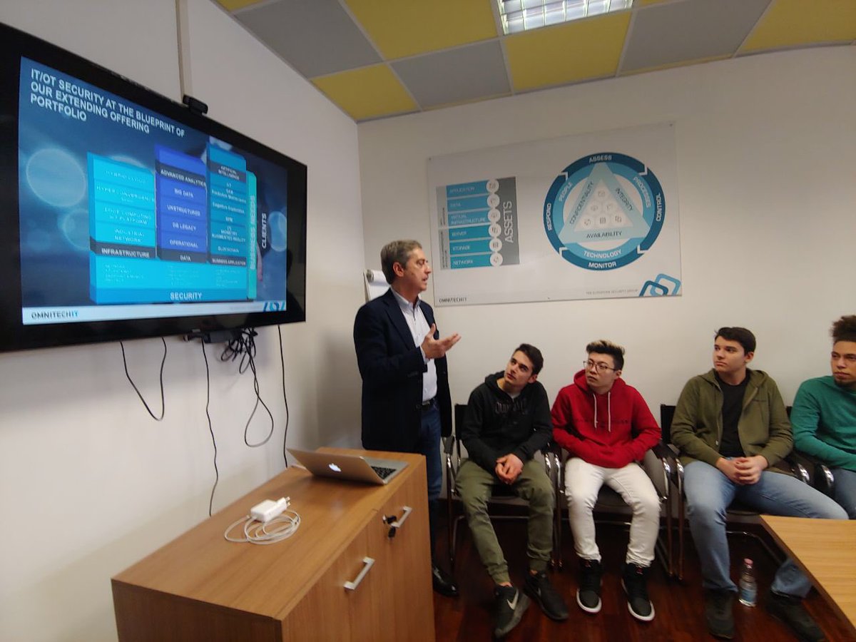 CelaniSilvia's tweet image. #MilanoDigitalWeek @omnitechit gli studenti protagonisti per l’apprendimento delle #competenzedigitali . Parliamo di #iot di #security e #IntelligenzaArtificiale @MaurizioMilazzo @Nicotra62