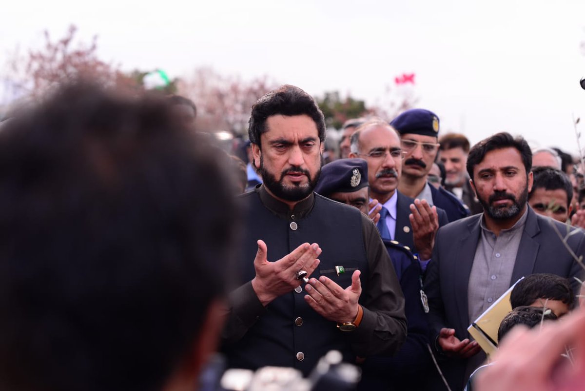 PTIOfficialMTN's tweet photo. ماحولیاتی تبدیلی سے پوری دنیا متاثر ہو رہی ہے،نئی نسل کی ضروریات پر زور دینا ہوگا
ملک بھر میں شجر کاری مہم کامیابی سے جاری ہے
ماضی میں عوام کے ووٹ سے منتخب ہونیوالی حکومتوں نےلوٹ مار کی
لوٹ مار کرنے والوں نے عوام کی زندگیاں داؤ پر لگا دی تھیں
@ShehryarAfridi1 
#PlantForPak https://t.co/NZtrdxfpEV