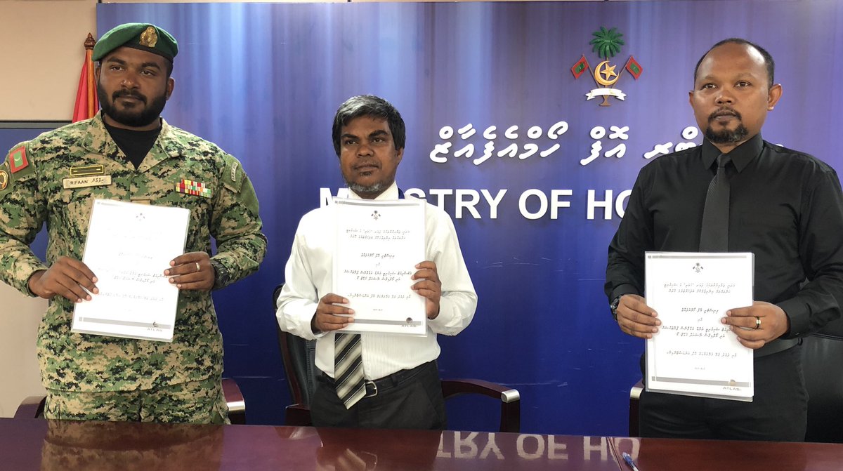 “ހަވަލި" ފެއަރގެ ސަލާމަތީ ކަންކަން އިންތިޒާމްކޮށް ބަލަހައްޓައިދޭން އެބްސޮލިއުޓް ސެކިއުރިޓީ އެންޑް އެޑްވާންސް ޕްރޮޓެކްޝަން އަދި މޯލްޑިވްސް ނޭޝަނަލް ކެޑޭޓްކޯއާއެކު މިނިސްޓްރީ އޮފް ހޯމްއެފެއާޒުން ސޮއިކޮށްފި. ސަލާމަތީ ކަންކަން އިންތިޒާމްކޮށް ބަލަހައްޓައިދޭނީ ހިލޭ ސާބަހަށް.