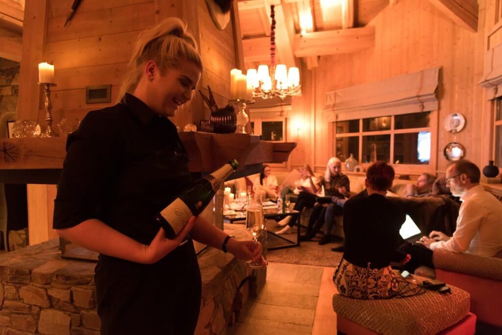 alpineinfusion's tweet photo. We’ve handpicked the most proficient, professional #chefs the #Alps have to offer, ensuring our guests receive only the very best in fine dining: https://t.co/CoCt1JK4Le

#Luxury #Food #ChaletClub #LuxuryTravel https://t.co/k6OJL9bP1c