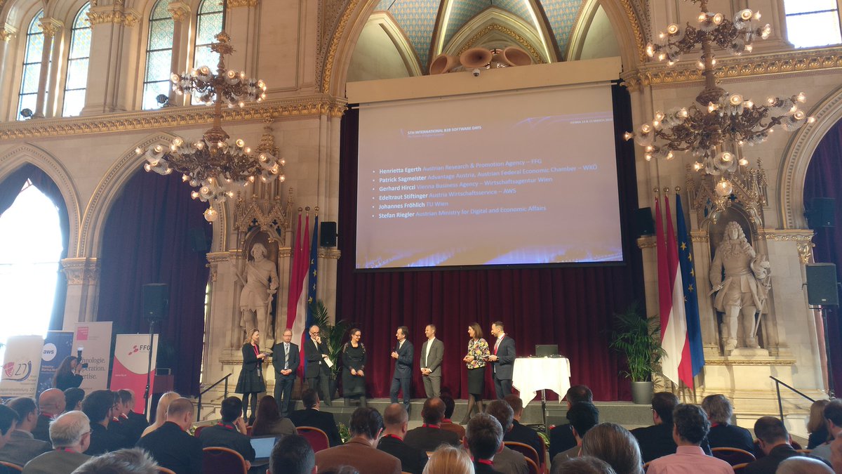 #swdays19 #Vienna #cityhall #b2bdays 800 people from CEE gathering in Vienna. Pretty cool, to live in a city with such economic impact. Let's use that wise