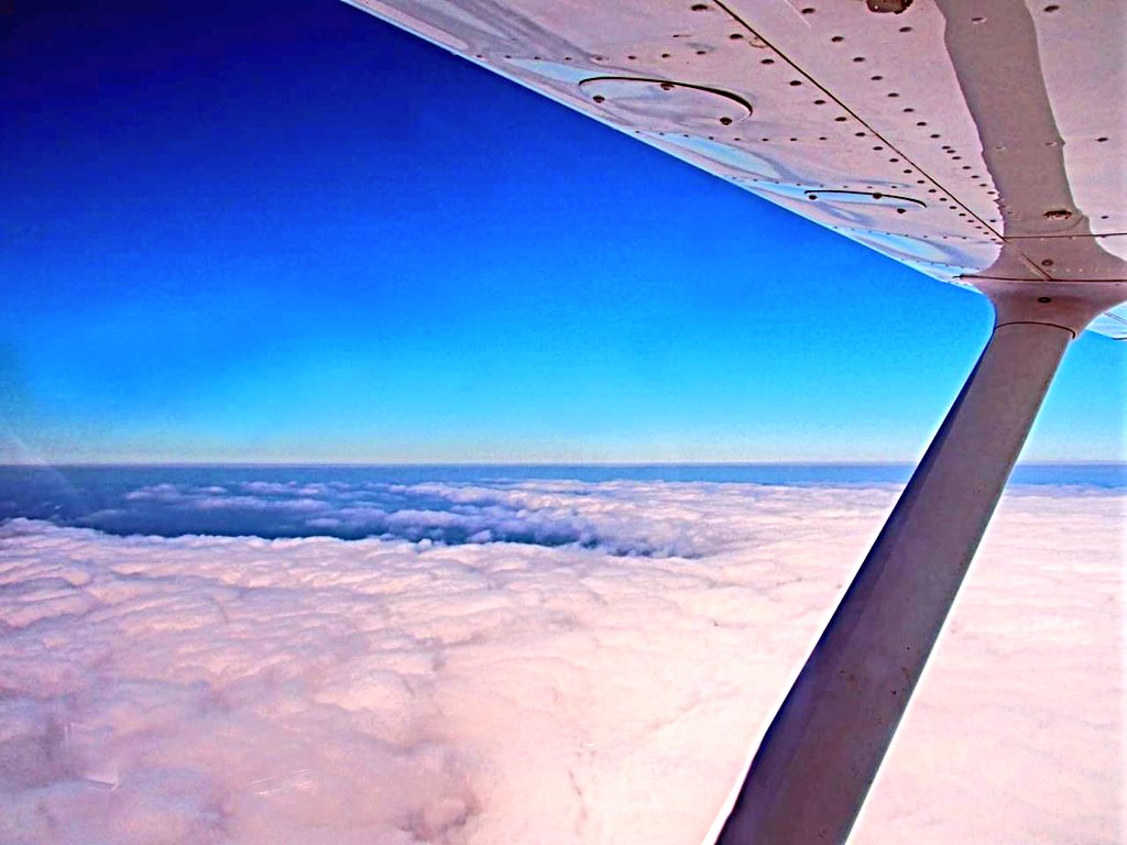 aerosar1's tweet photo. Mar de nubes https://t.co/0cQ4joIkHx